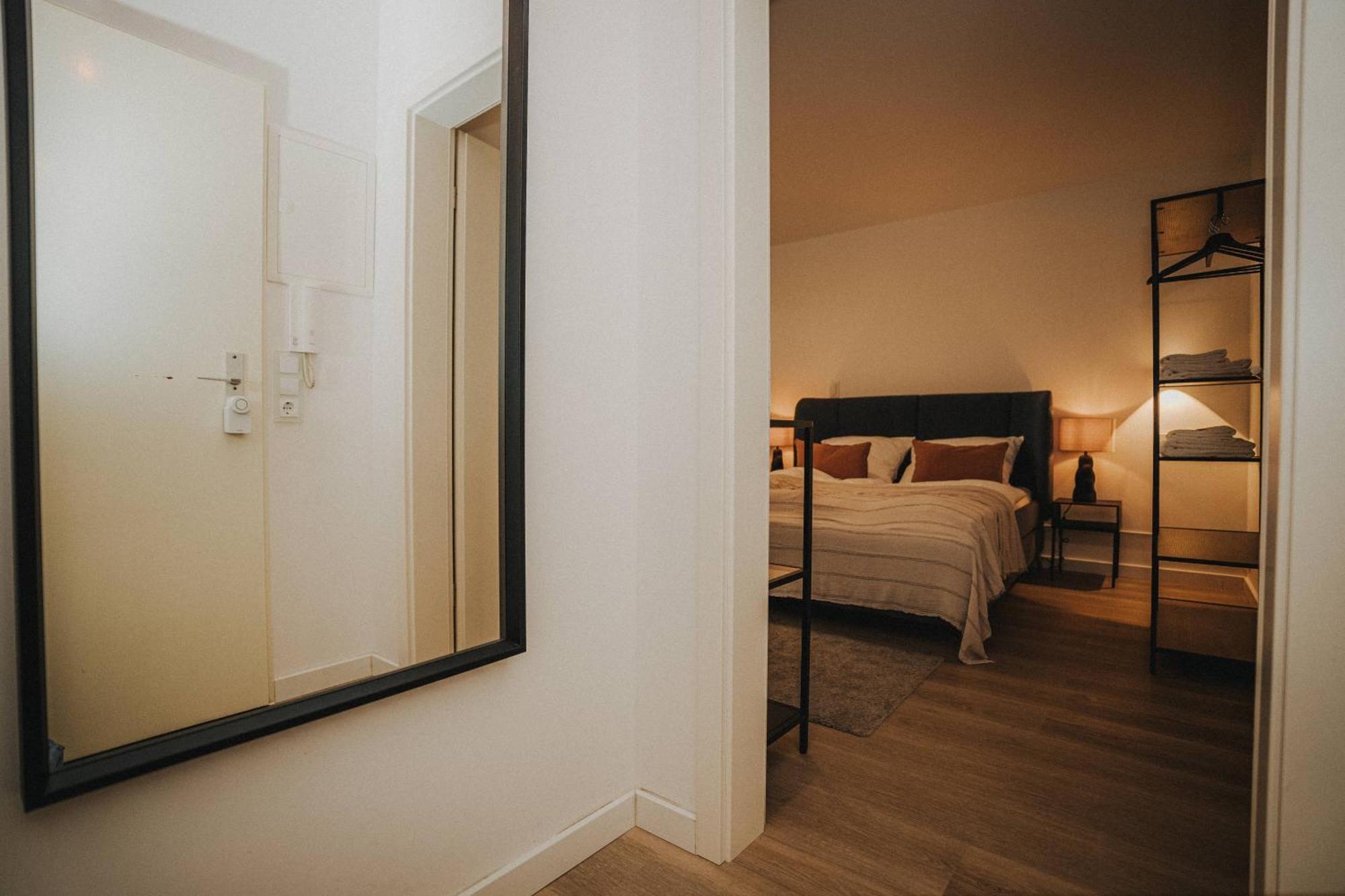 Downtown Apartment Mit Luxusbad Am Hafen Nur 5 Minuten Zu Fuss In Die Innenstadt Und Zum Bahnhof! Oldenburg Exterior foto